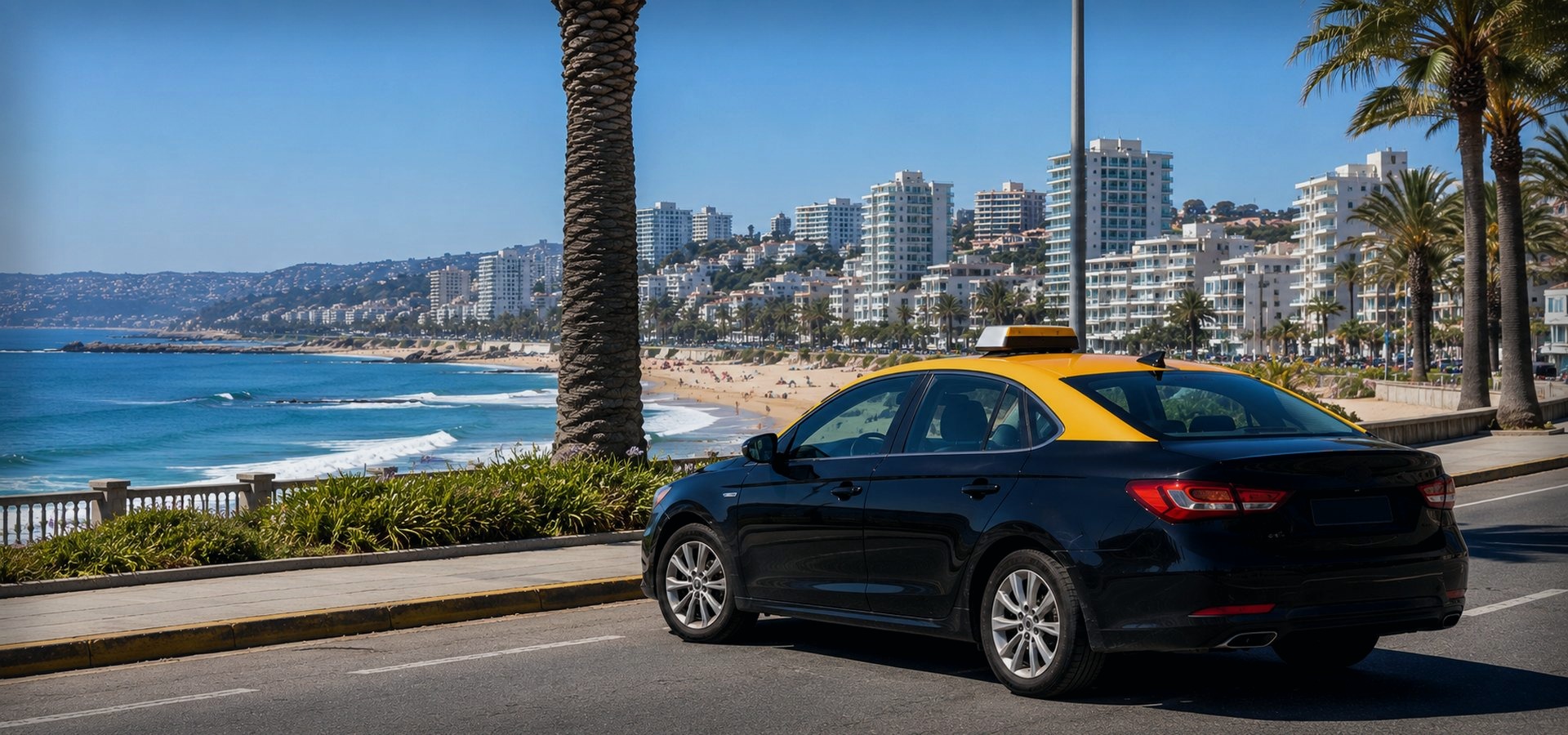 Taxi negro con techo amarillo en Avenida San Martín, centro turístico y borde costero de Viña del Mar